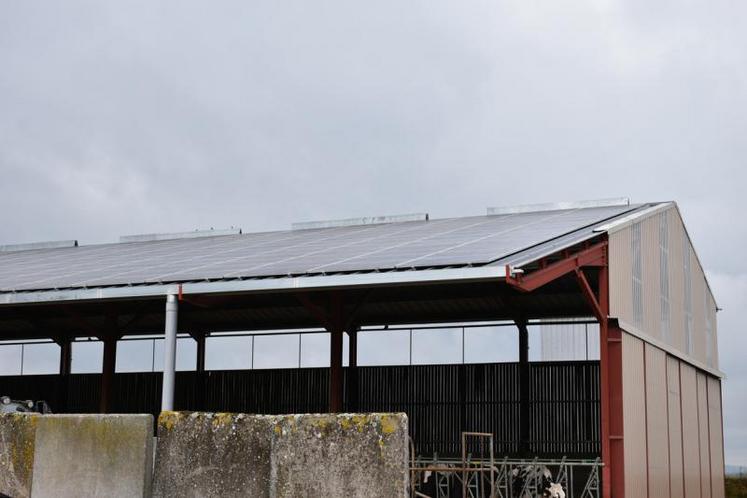 découvrez comment bénéficier d'un hangar photovoltaïque gratuit en 2025. maximisez votre espace tout en investissant dans des énergies renouvelables grâce à des solutions innovantes et des dispositifs avantageux. ne manquez pas cette opportunité de rendre votre entreprise plus durable et économiquement viable.