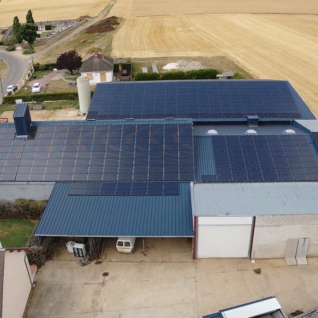 découvrez comment maximiser la rentabilité de votre hangar grâce à l'installation de panneaux photovoltaïques. apprenez les avantages économiques, les aides disponibles et les stratégies pour optimiser vos revenus avec une énergie verte.