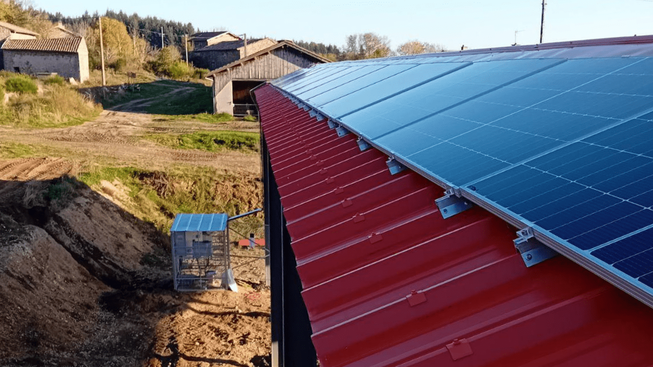 découvrez les avantages des hangars agricoles photovoltaïques, une solution innovante alliant production d'énergie solaire et optimisation de vos espaces de travail. transformez vos structures agricoles en sources d'énergie durable tout en préservant l'environnement. informez-vous sur les différents modèles, leurs bénéfices économiques et écologiques.