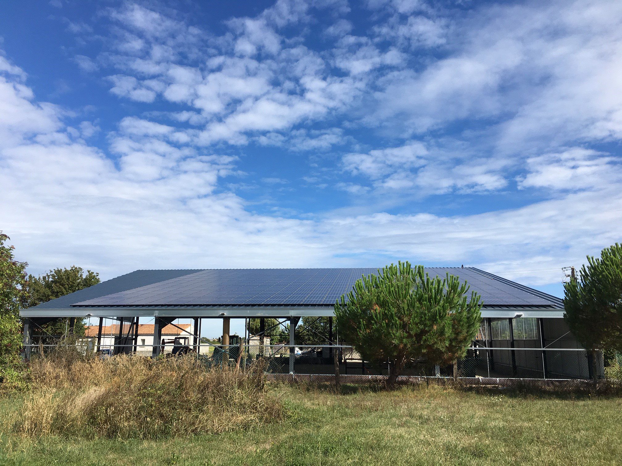découvrez notre faq sur les hangars agricoles photovoltaïques : tout ce que vous devez savoir sur l'installation, les avantages, les aides financières et les réglementations concernant les structures agricoles équipées de panneaux solaires.