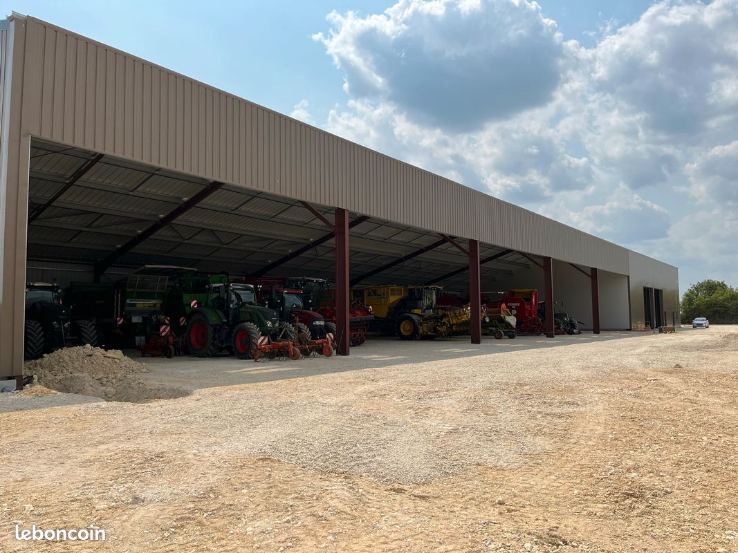 découvrez notre hangar agricole solaire, une solution innovante pour optimiser vos exploitations tout en respectant l'environnement. offrant espace de stockage et panneaux solaires intégrés, ce bâtiment permet de réduire vos coûts énergétiques et d'améliorer votre efficacité opérationnelle. investissez dans l'avenir de l'agriculture durable dès aujourd'hui !