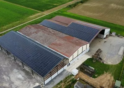 découvrez notre hangar photovoltaïque de 36 kwc, une solution innovante et durable pour produire votre propre énergie propre tout en préservant l'environnement. optimisez votre espace tout en réduisant vos factures d'électricité et en contribuant à la transition énergétique.