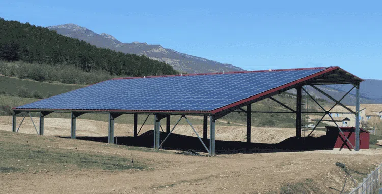 découvrez comment l'énergie photovoltaïque peut transformer votre hangar agricole en une source d'énergie renouvelable. optimisez votre espace avec des panneaux solaires et réduisez vos coûts énergétiques tout en contribuant à la protection de l'environnement.
