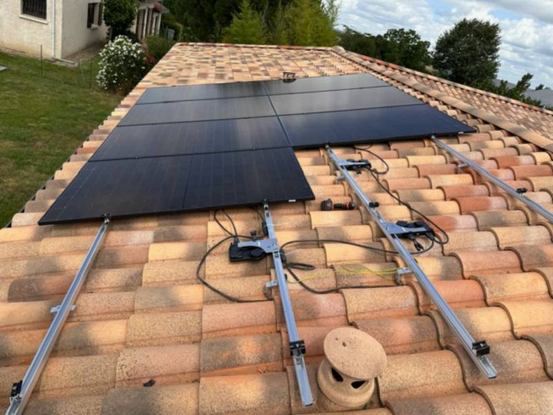 découvrez les erreurs fréquentes lors de l'installation de hangars photovoltaïques et comment les éviter pour garantir une performance optimale de votre système solaire.
