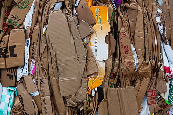 découvrez l'importance et les bienfaits du recyclage pour notre planète. apprenez comment vous pouvez contribuer à la préservation de l'environnement en recyclant vos déchets au quotidien. ensemble, faisons la différence!