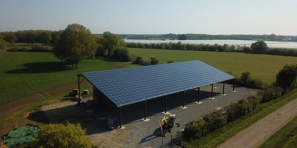 découvrez nos services de maintenance pour hangars photovoltaïques, garantissant performance et durabilité de vos installations solaires. optimisez votre production d'énergie tout en préservant l'intégrité de vos structures.