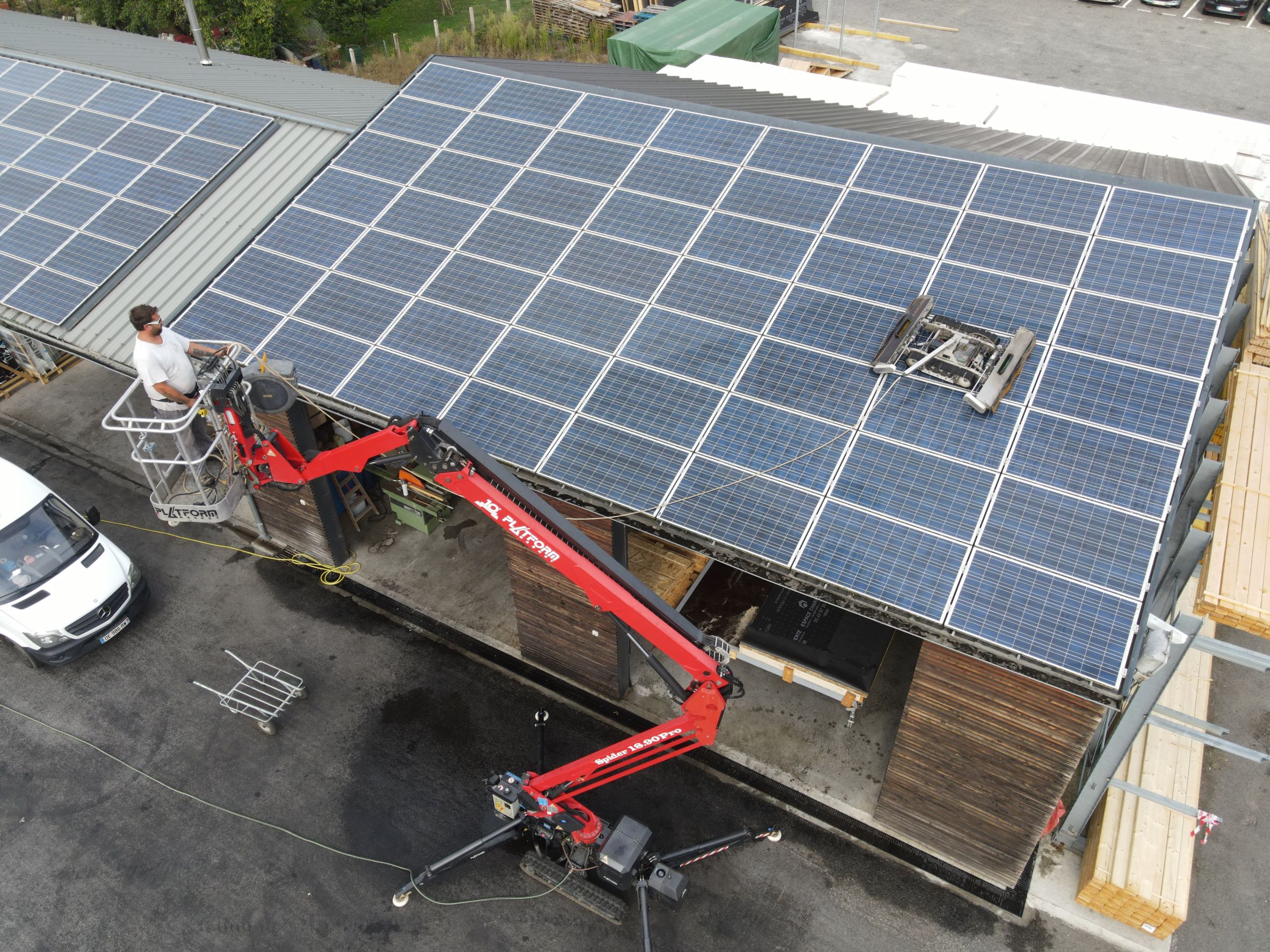 assurez le bon fonctionnement de vos panneaux photovoltaïques avec notre service de maintenance expert. prolongez la durée de vie de votre installation et maximisez votre production d'énergie grâce à un entretien régulier et des vérifications complètes.
