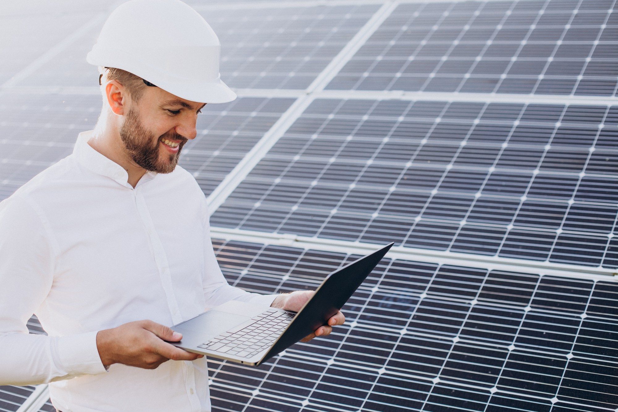 découvrez les avantages d'investir dans un hangar photovoltaïque : une solution durable pour générer de l'énergie renouvelable, réduire vos coûts d'exploitation et valoriser votre patrimoine immobilier tout en contribuant à la protection de l'environnement.