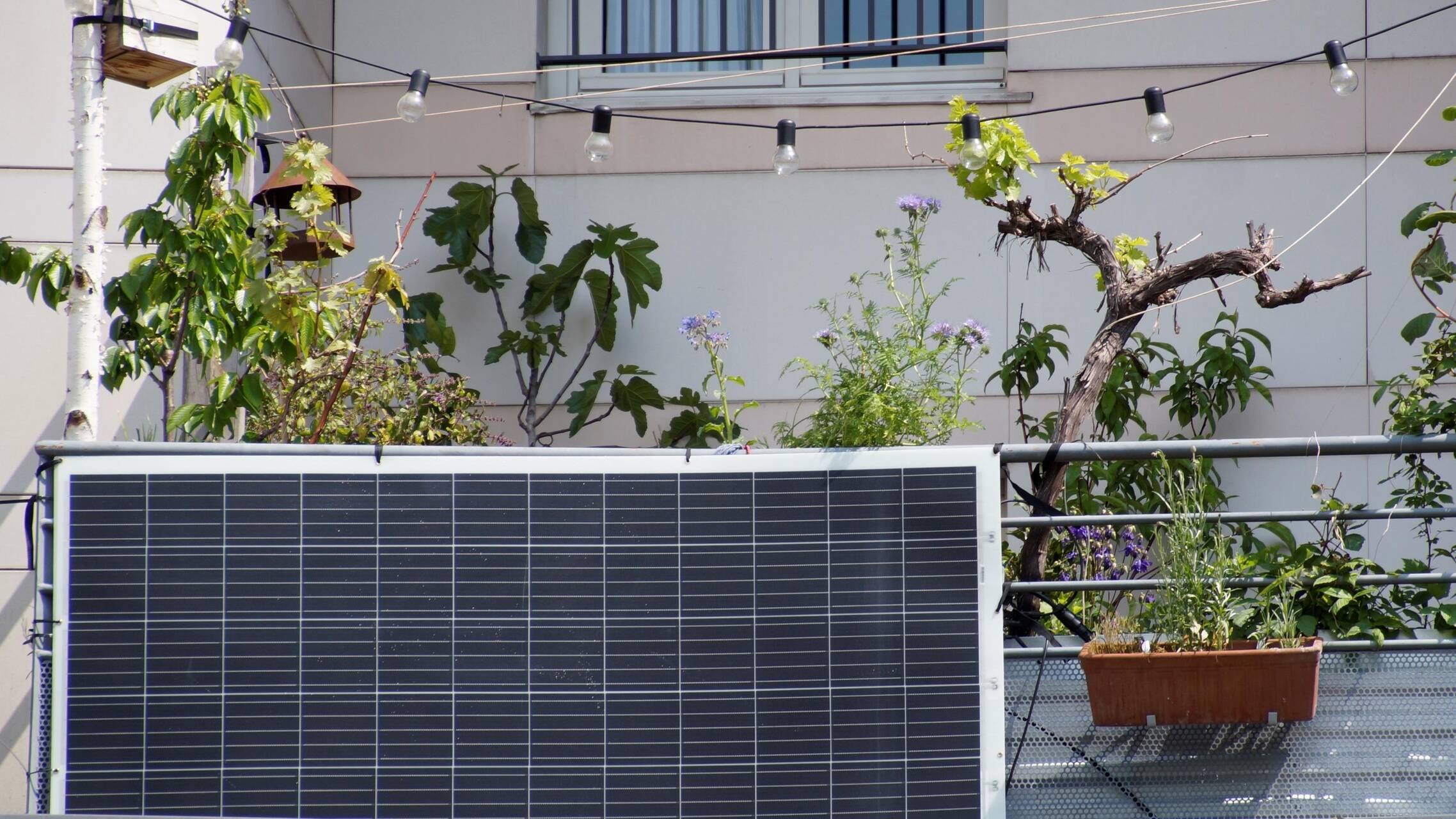 découvrez tout ce qu'il faut savoir sur les autorisations nécessaires pour installer des panneaux solaires. guide complet sur les démarches administratives, les réglementations en vigueur et les avantages écologiques de l'énergie solaire.