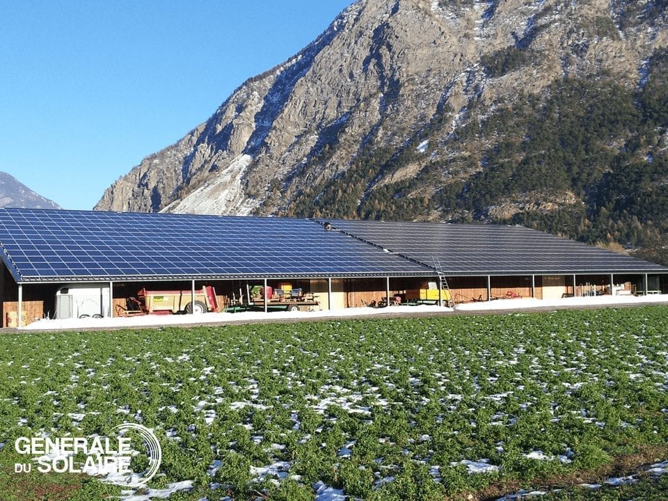 découvrez les avantages d'une toiture hangar photovoltaïque, une solution idéale pour optimiser l'espace de votre entreprise tout en réduisant vos factures d'énergie. transformez votre hangar en source d'énergie renouvelable grâce à des panneaux solaires performants et durables.