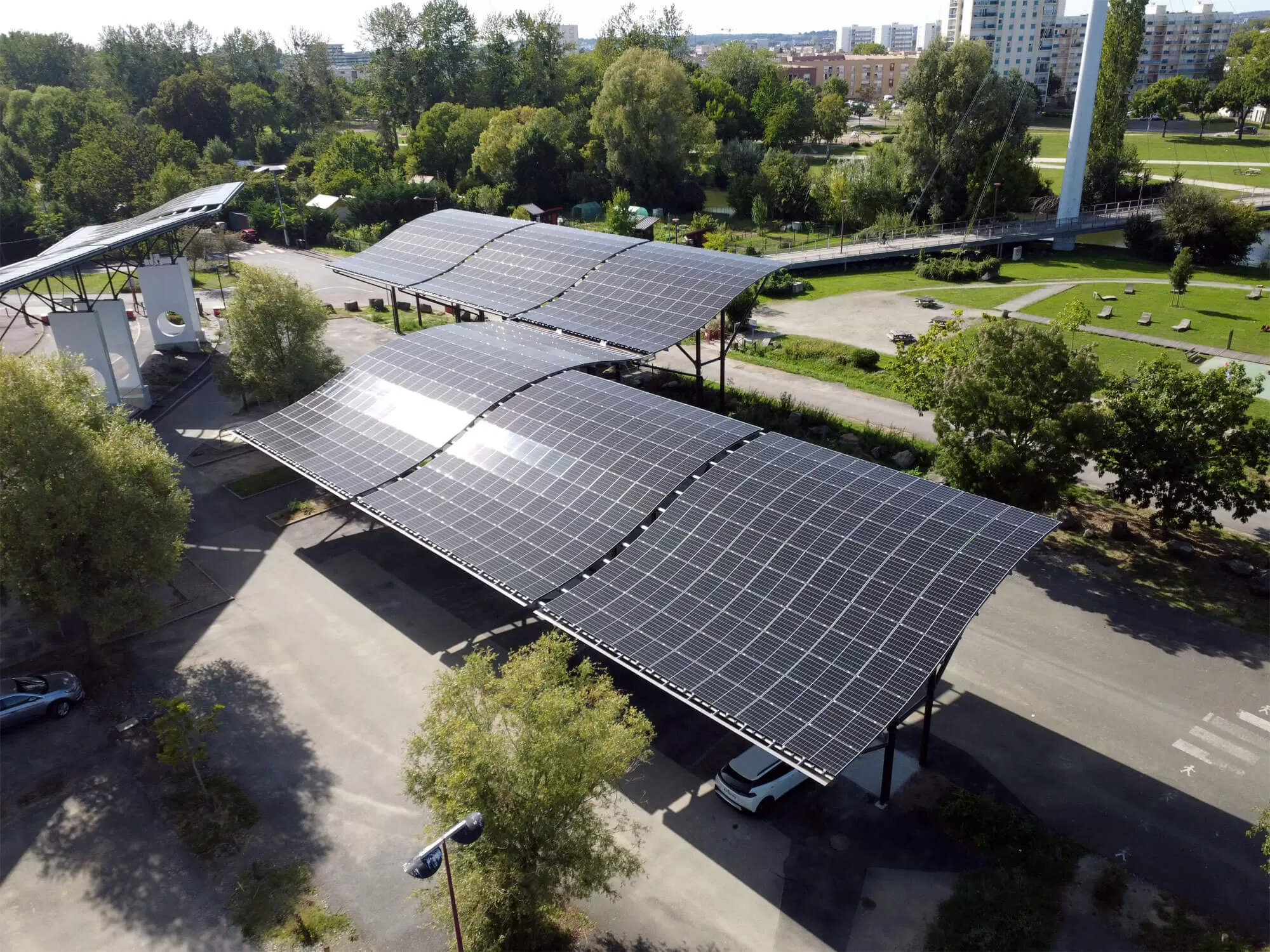 découvrez les avantages d'un bâtiment écologique photovoltaïque : une construction durable qui exploite l'énergie solaire pour réduire votre empreinte carbone tout en vous offrant un cadre de vie confortable et respectueux de l'environnement.