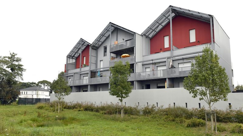 découvrez comment transformer un bâtiment agricole en une habitation durable, alliant modernité et respect de l'environnement. cette conversion offre une nouvelle vie à des espaces ruraux tout en intégrant des solutions écologiques et innovantes pour un cadre de vie sain et économiquement viable.