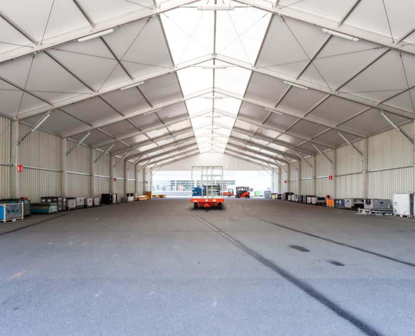 découvrez notre hangar éco-responsable, une solution innovante alliant durabilité et respect de l'environnement. conçu pour optimiser l'espace tout en réduisant l'empreinte carbone, ce hangar est idéal pour vos besoins de stockage tout en préservant la planète. adoptez une approche verte dès aujourd'hui !