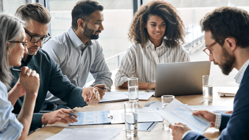 découvrez comment s'adapter aux nouvelles exigences du marché de l'emploi grâce à des stratégies efficaces et des conseils pratiques pour optimiser votre parcours professionnel.