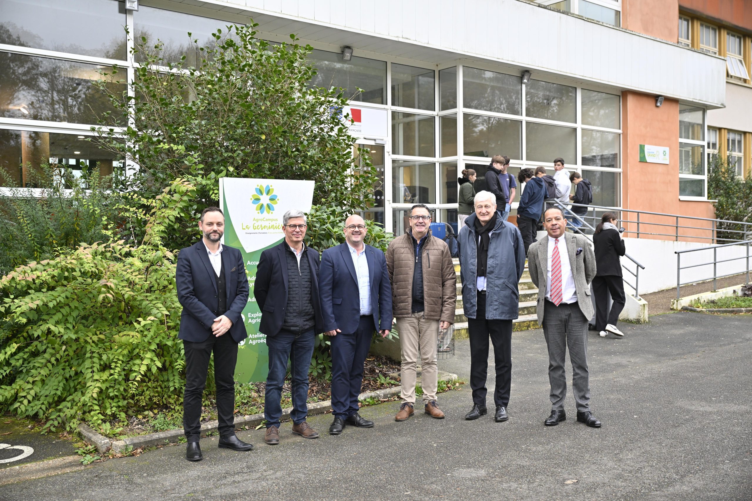 découvrez comment les agriculteurs s'engagent dans la transition énergétique en adoptant des pratiques durables et innovantes pour préserver notre environnement tout en répondant aux défis économiques.