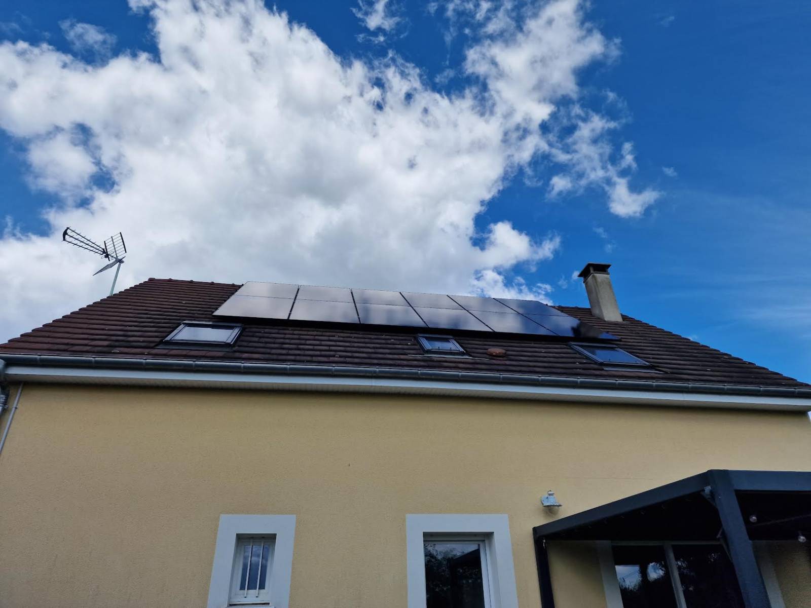 découvrez comment bénéficier d'une aide pour l'installation de panneaux solaires en 2025. maximisez vos économies d'énergie grâce à des subventions et des dispositifs incitatifs pour une transition énergétique sereine et durable.