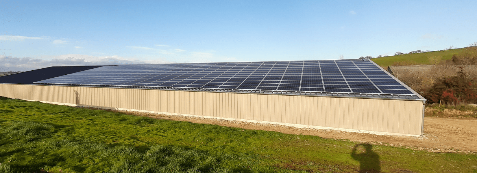 découvrez les attentes des investisseurs vis-à-vis des hangars photovoltaïques, un secteur en pleine expansion. explorez les opportunités d'investissement, les bénéfices énergétiques et les enjeux réglementaires liés à l'essor de cette solution durable.