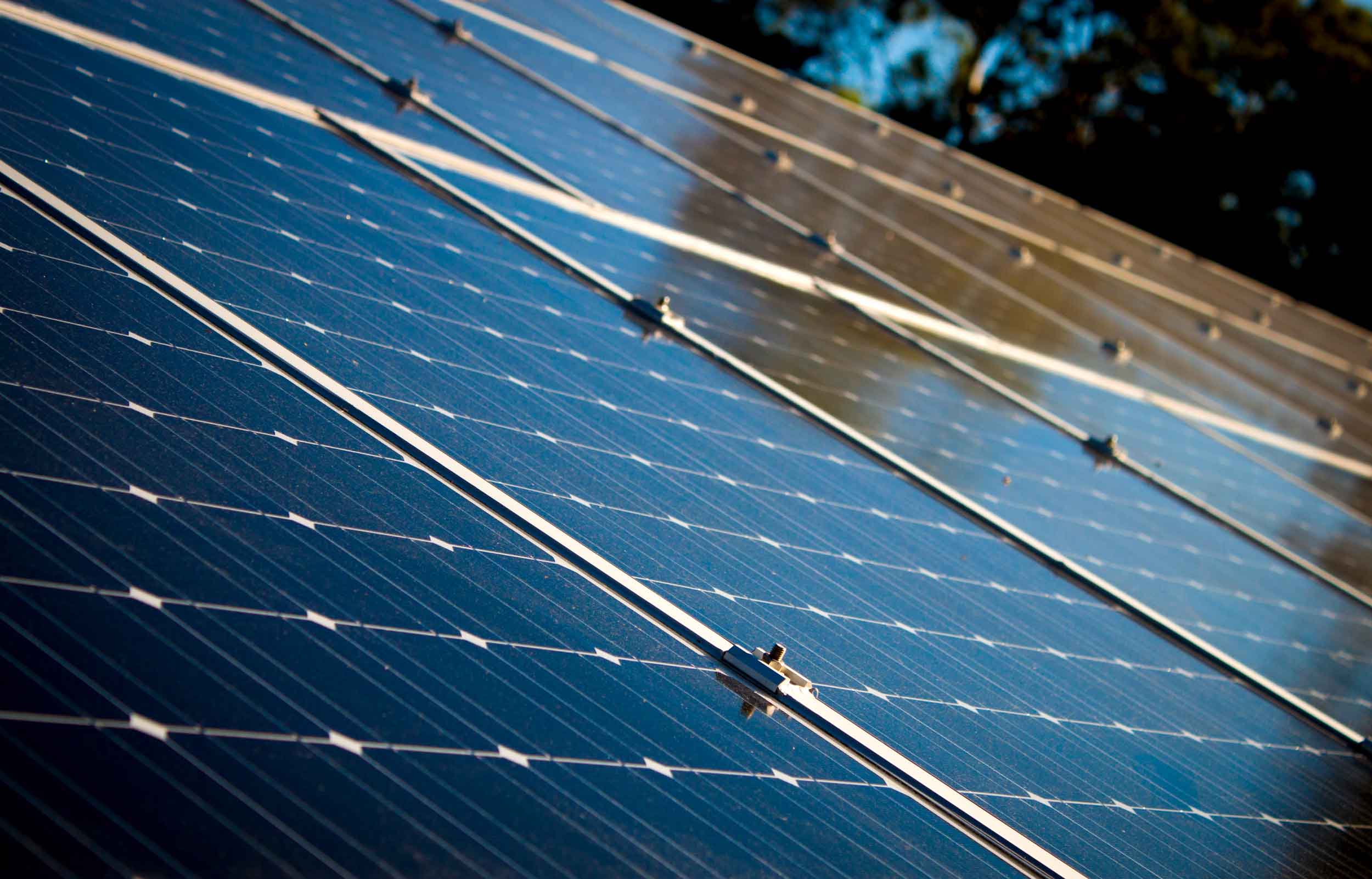 découvrez les nombreux avantages de l'énergie solaire : une source d'énergie renouvelable et écologique, des économies sur vos factures d'électricité, une réduction de votre empreinte carbone, et des aides financières attractives. adoptez l'énergie solaire pour un avenir durable et responsable.