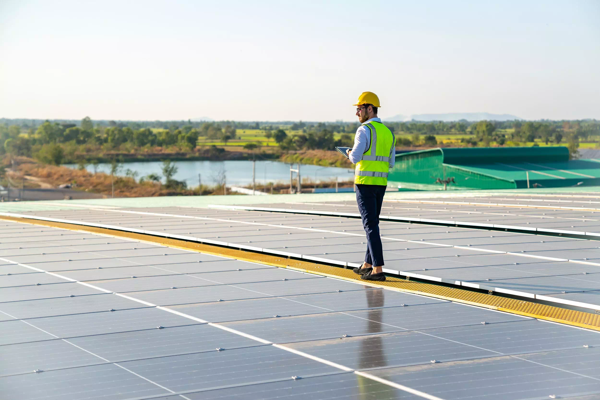 découvrez les nombreux avantages des fermes solaires : une source d'énergie renouvelable, des réductions de coûts, des bénéfices environnementaux et une contribution significative à la transition énergétique. explorez comment ces installations peuvent transformer notre approche de la production d'électricité.
