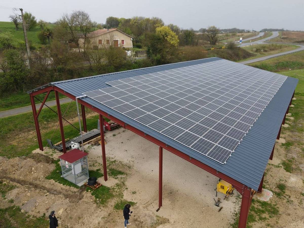 découvrez les avantages d'un hangar photovoltaïque : réduction des coûts énergétiques, valorisation des surfaces industrielles, production d'énergie verte et contribution à une démarche éco-responsable. optimisez votre bâtiment tout en profitant d'une source d'énergie durable.