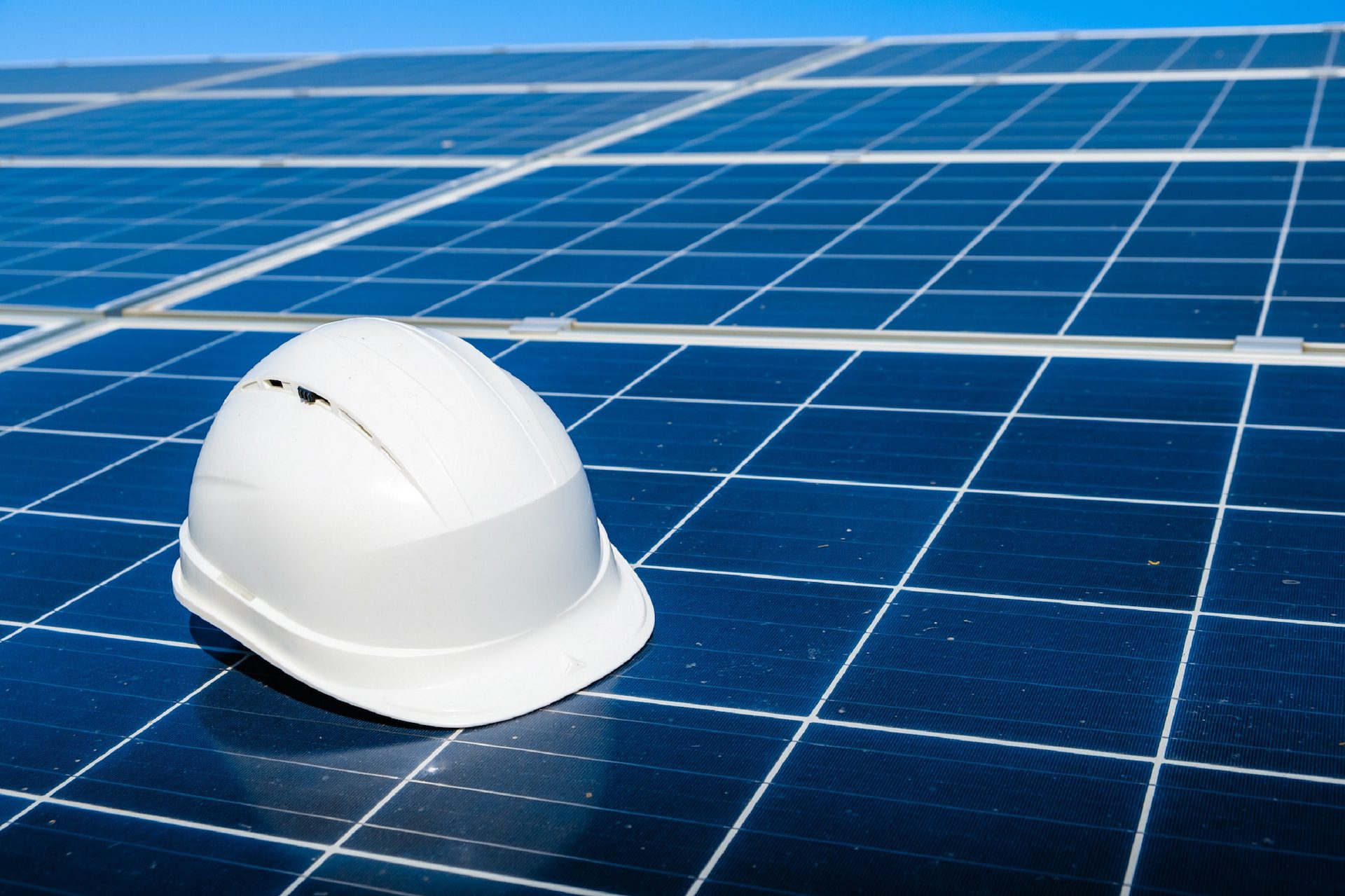 découvrez les avantages des panneaux solaires pour les entreprises : réduction des coûts énergétiques, amélioration de l'image de marque et contribution à un avenir durable. investissez dans l'énergie solaire pour optimiser vos opérations et respecter vos engagements environnementaux.