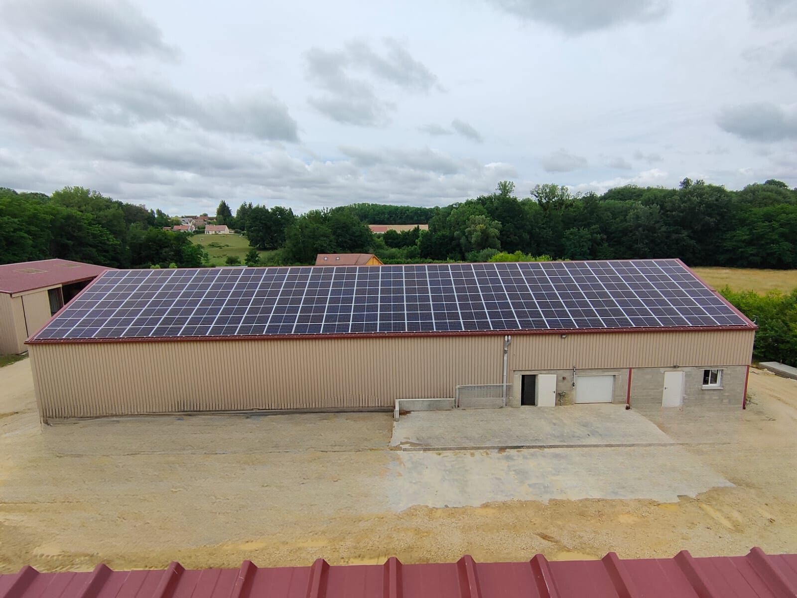 découvrez comment transformer un bâtiment agricole en une habitation durable, alliant confort moderne et respect de l'environnement. explorez des solutions innovantes pour rénover efficacement tout en préservant l'harmonie avec la nature.