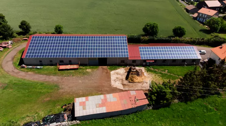 découvrez nos solutions innovantes de bâtiments agricoles photovoltaïques dans le cantal. optimisez votre production tout en rénovant votre exploitation avec des installations durables qui allient performance énergétique et respect de l'environnement.