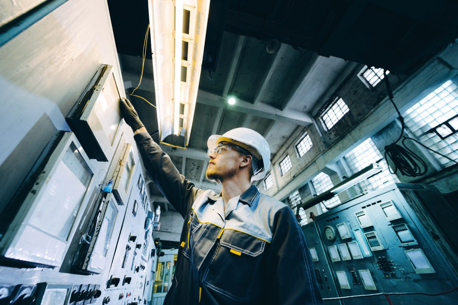découvrez l'importance d'un bilan énergétique pour votre hangar. optimisez vos coûts d'énergie, améliorez votre empreinte écologique et assurez le confort de vos espaces de travail grâce à une analyse détaillée de vos consommations.