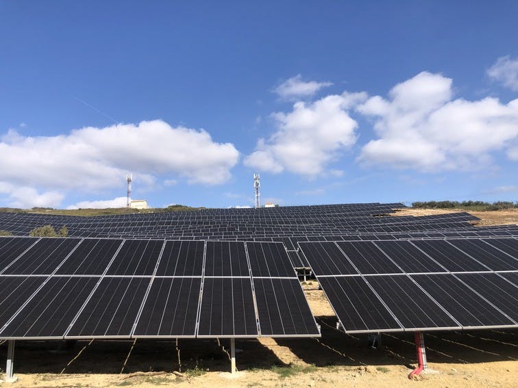 découvrez les avantages et le fonctionnement des centrales solaires, une solution d'énergie renouvelable durable qui contribue à la transition énergétique tout en réduisant votre empreinte carbone.