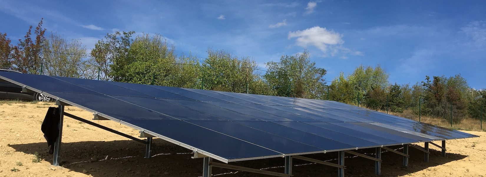 découvrez comment une centrale solaire capte l'énergie du soleil pour produire de l'électricité propre et renouvelable. apprenez-en davantage sur les technologies, les avantages environnementaux et économiques, ainsi que sur l'impact des centrales solaires sur notre transition vers une énergie durable.