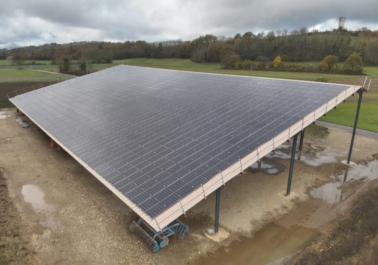 découvrez les certifications essentielles pour les hangars photovoltaïques. assurez-vous de respecter les normes en matière de sécurité et d'efficacité énergétique pour maximiser l'utilisation de l'énergie solaire.