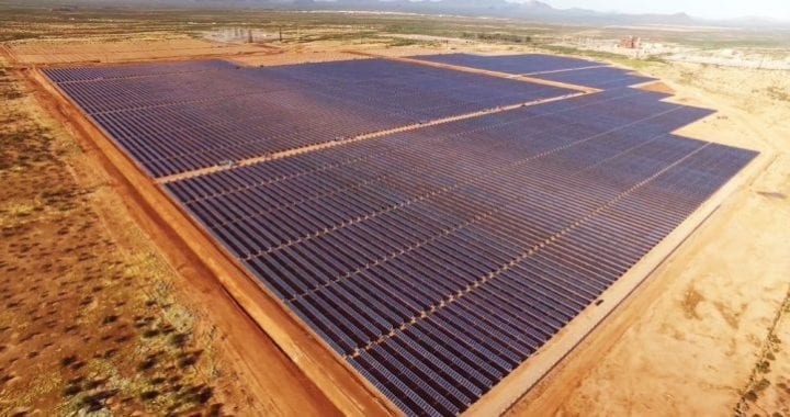 découvrez le champ solaire, une source d'énergie renouvelable essentielle qui capte la lumière du soleil pour la convertir en électricité. apprenez-en plus sur ses avantages environnementaux et économiques, ainsi que sur son rôle dans la transition énergétique.