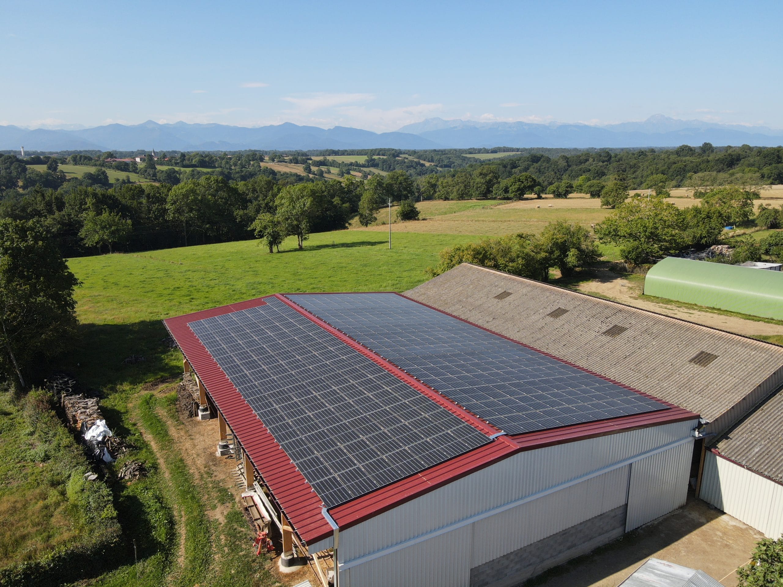 découvrez notre comparatif des hangars de 100 kwc, une analyse détaillée des meilleures options disponibles sur le marché. comparez les caractéristiques, les prix et les performances pour choisir le hangar idéal adapté à vos besoins énergétiques.