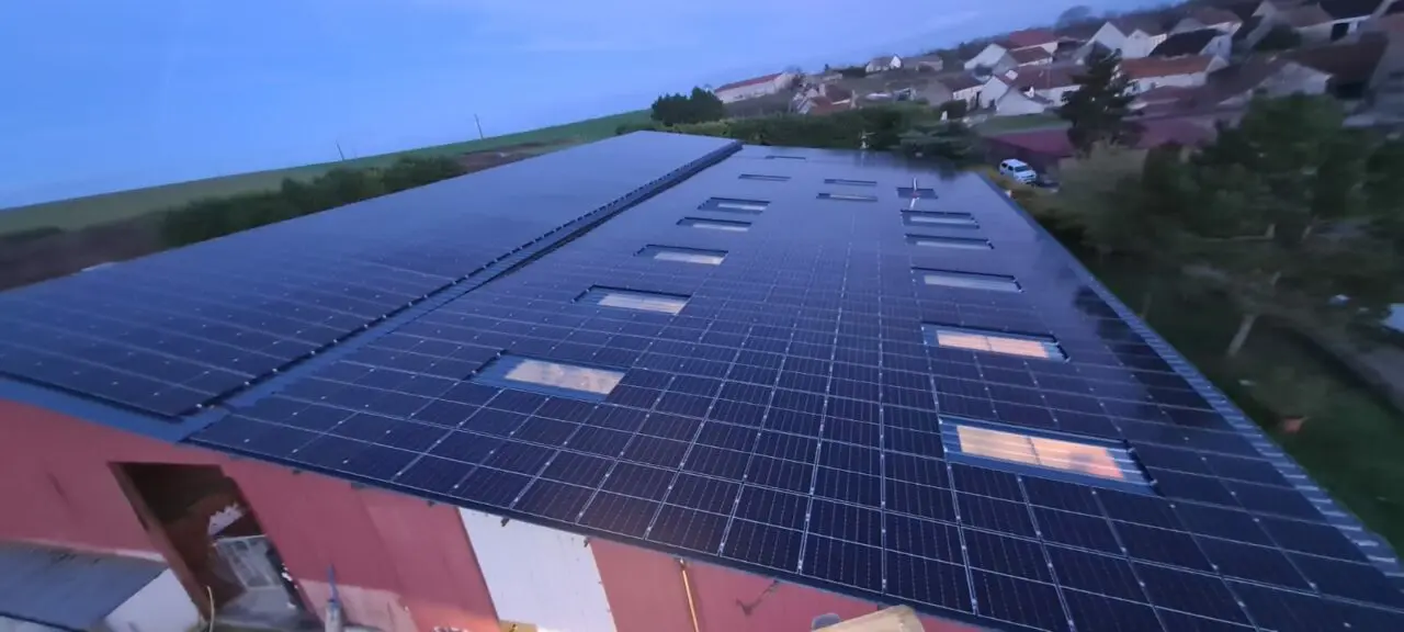 découvrez notre comparatif détaillé des hangars photovoltaïques de 300 kwc. comparez les options disponibles, évaluez les performances, les coûts et les avantages de chaque modèle pour faire un choix éclairé pour votre projet d'énergie solaire.