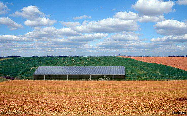 découvrez notre comparatif des hangars photovoltaïques, une analyse des meilleures options disponibles sur le marché. comparez les caractéristiques, les avantages et les inconvénients pour choisir la solution idéale pour votre projet d'énergie solaire.