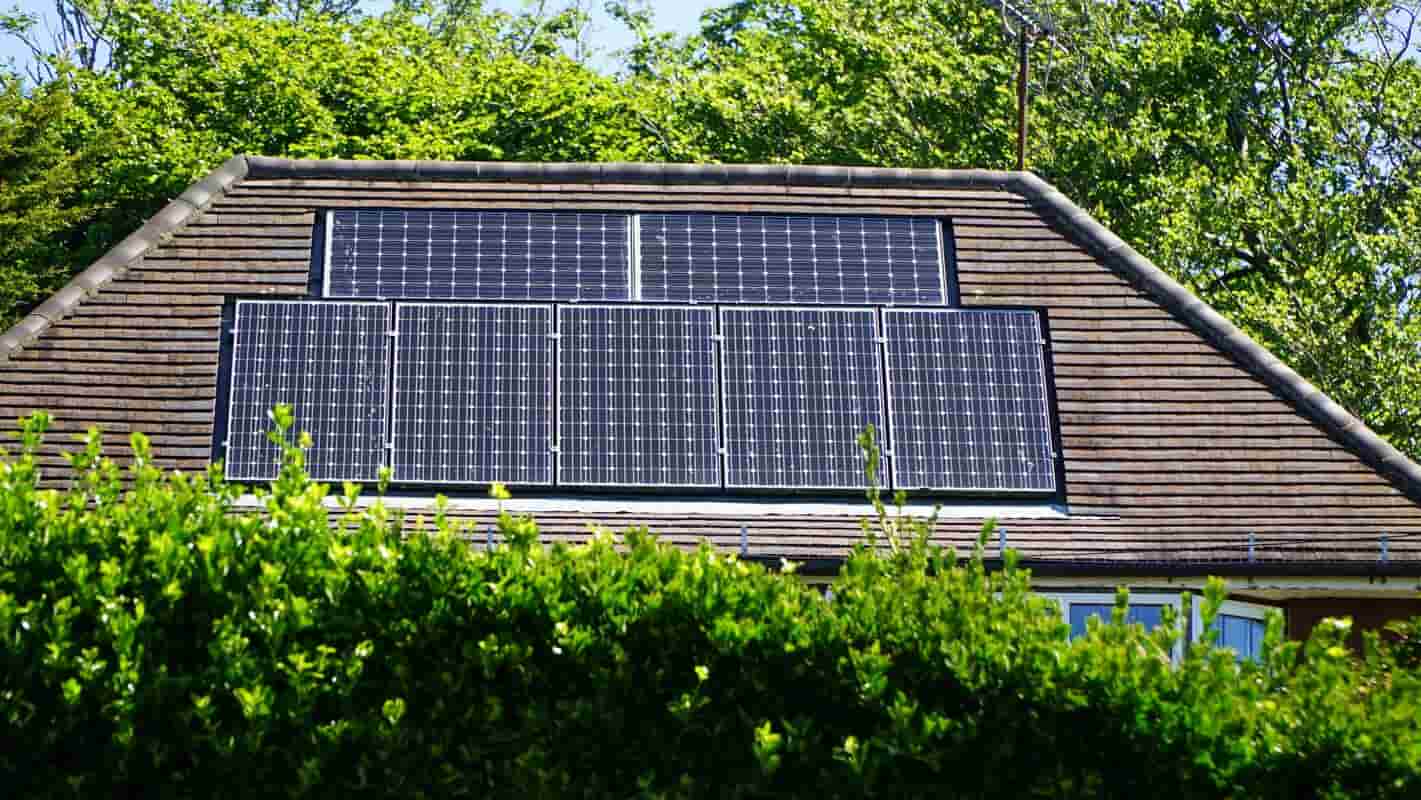 découvrez notre comparatif complet sur les installations solaires. comparez les différents types de panneaux solaires, leurs performances, coûts et avantages pour choisir la solution la plus adaptée à vos besoins énergétiques.