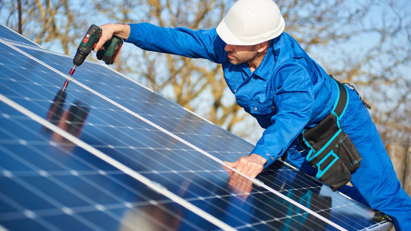 découvrez notre comparatif exhaustif des solutions solaires boostées, mettant en avant les avantages, les performances et les innovations des différents systèmes photovoltaïques. optimisez votre choix et investissez dans une énergie renouvelable efficace et durable.