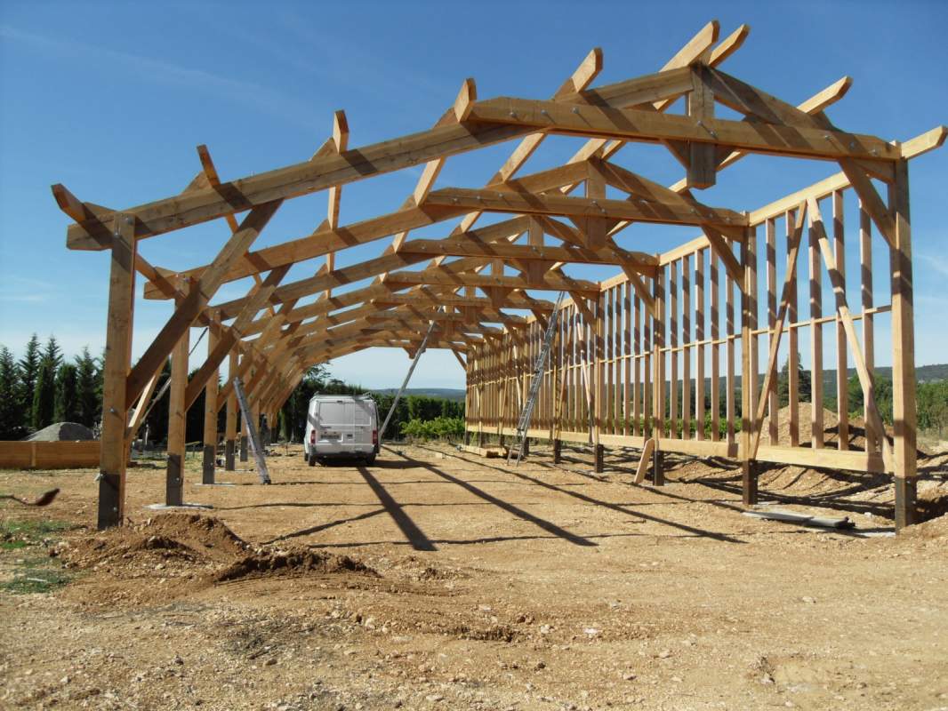 découvrez nos solutions sur mesure pour la construction de bâtiments agricoles. optimisez vos espaces de travail et garantissez le bien-être de vos animaux grâce à des infrastructures durables et adaptées à vos besoins.