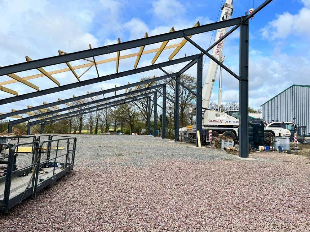 découvrez nos solutions de construction sur mesure pour bâtiments agricoles, alliant robustesse et efficacité. profitez d'expertises dédiées pour optimiser vos espaces de travail et garantir la pérennité de vos installations.