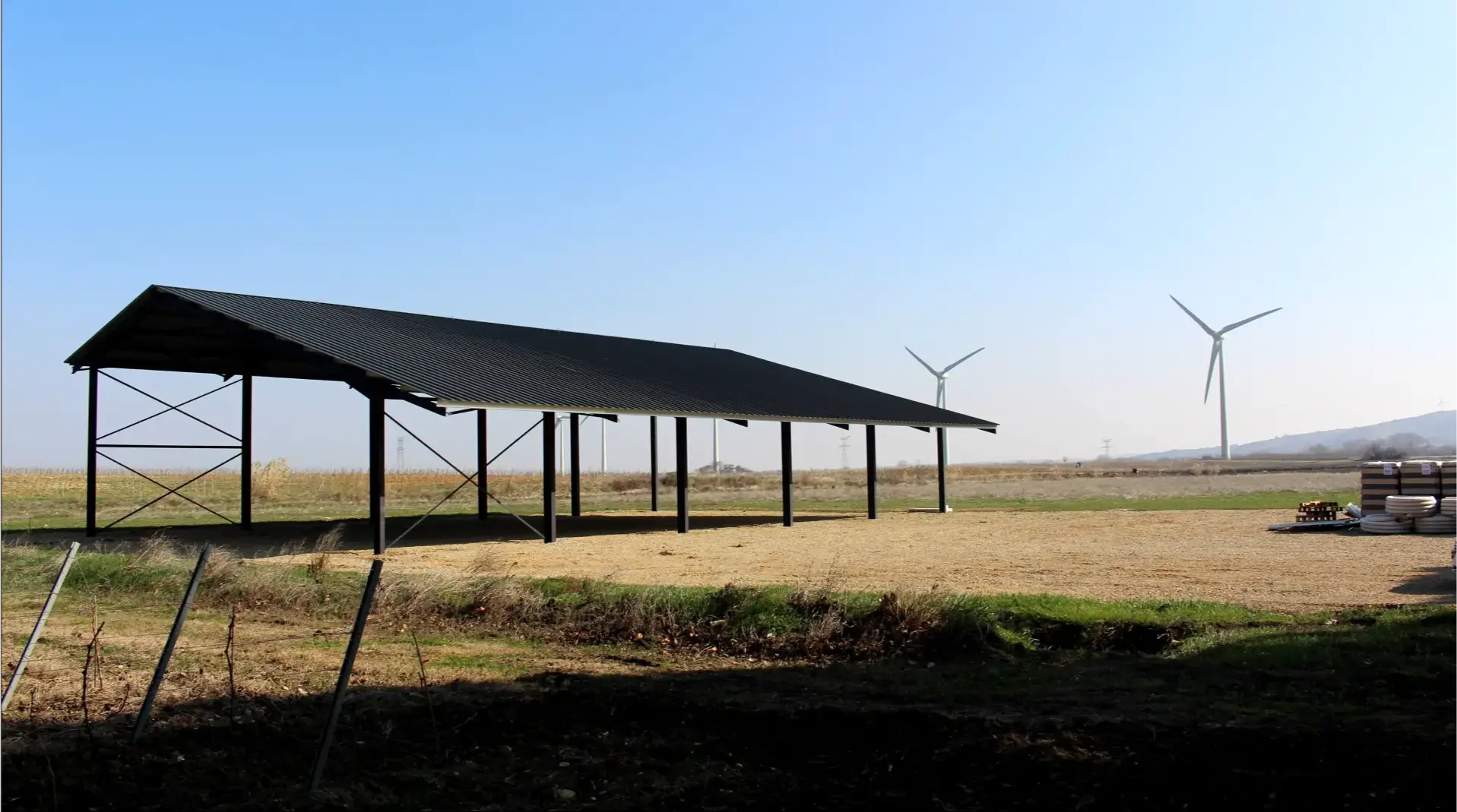 découvrez nos solutions de construction de hangars agricoles sur mesure, adaptés à vos besoins spécifiques. garantissez la protection de votre matériel et l'optimisation de vos espaces de travail avec nos structures fiables et durables.