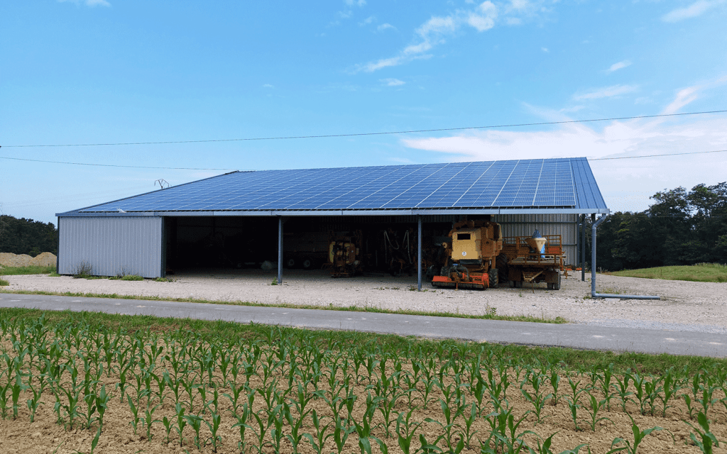 découvrez nos solutions clés en main pour la construction de hangars photovoltaïques. optimisez votre espace tout en générant de l'énergie renouvelable grâce à des infrastructures modernes et durables qui s'intègrent parfaitement dans votre environnement.