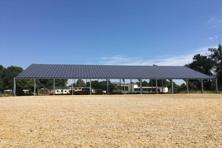 découvrez tout ce que vous devez savoir sur le coût d'entretien d'un hangar photovoltaïque. apprenez les facteurs influençant les dépenses et les meilleures pratiques pour optimiser la rentabilité de votre installation solaire.