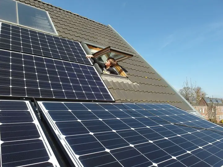 découvrez comment bénéficier du crédit d'impôt pour l'installation de panneaux photovoltaïques et réduisez vos impôts tout en investissant dans une énergie verte. profitez des aides financières pour rendre votre transition énergétique à la fois économique et écologique.