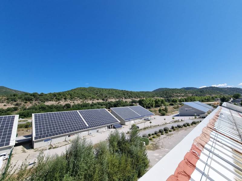 découvrez les défis et opportunités associés à l'implantation de hangars agricoles photovoltaïques. explorez comment ces structures innovantes peuvent révolutionner l'agriculture durable tout en maximisant l'efficacité énergétique.