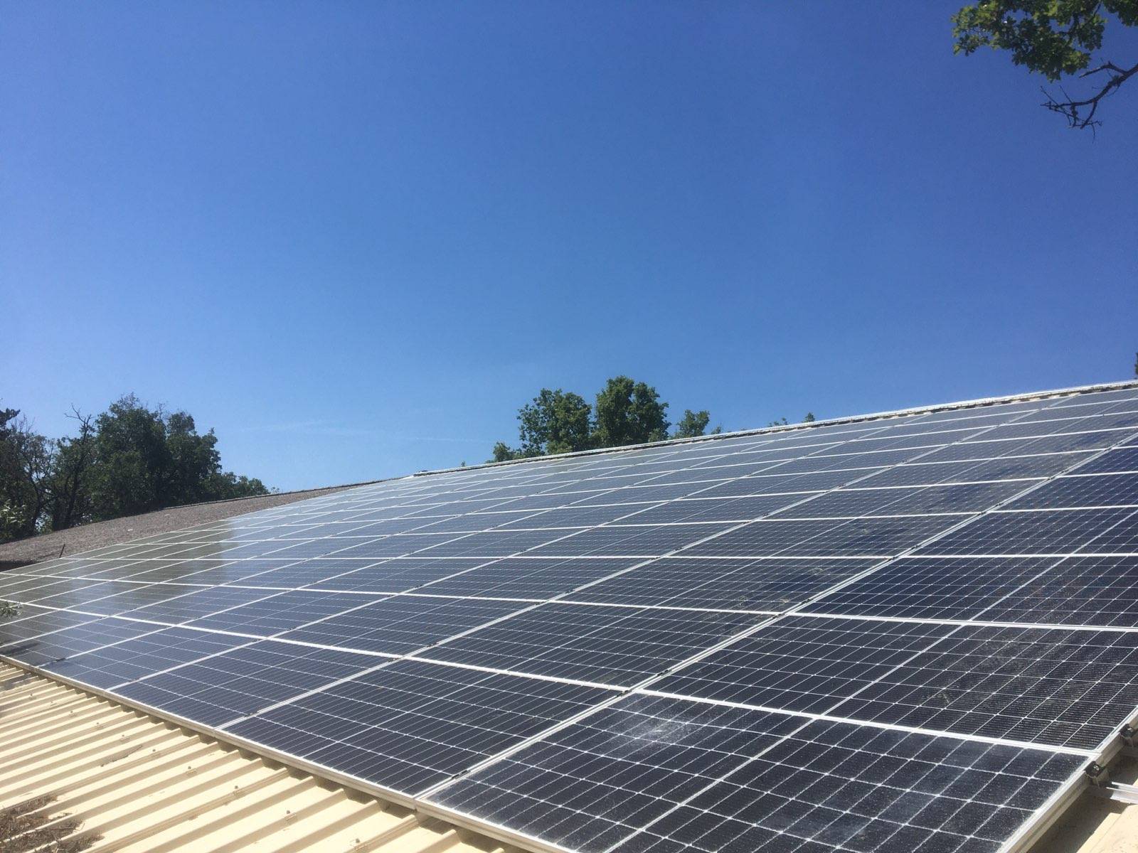 découvrez les principaux défis associés aux hangars photovoltaïques, notamment les aspects techniques, réglementaires et environnementaux. apprenez comment surmonter ces obstacles pour une intégration réussie des systèmes photovoltaïques sur vos infrastructures.