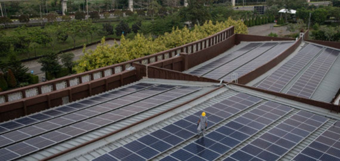 découvrez les principaux défis juridiques liés à l'installation et l'utilisation des panneaux solaires en france, des réglementations aux enjeux environnementaux. informez-vous pour mieux naviguer dans ce secteur en pleine expansion.
