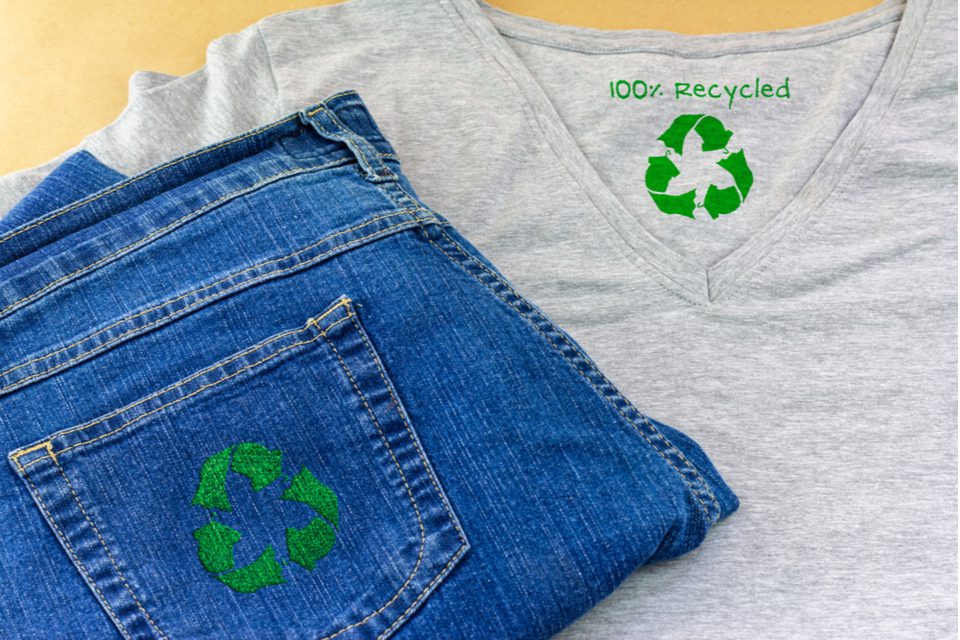 découvrez comment l'économie circulaire révolutionne le monde de la mode en promouvant des pratiques durables, écologiques et responsables, tout en alliant style et innovation. explorez les marques engagées et les tendances qui transforment notre manière de consommer et de créer des vêtements.