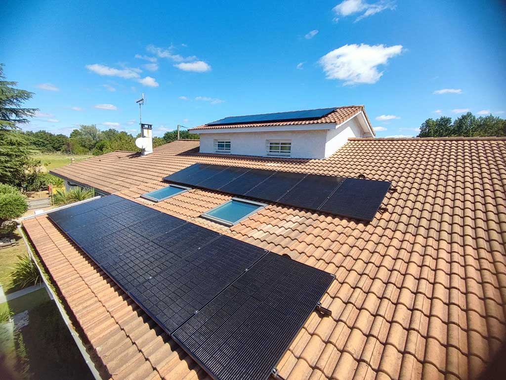 découvrez les solutions de panneaux solaires proposés par edf pour les particuliers. optimisez votre consommation d'énergie tout en réduisant votre empreinte carbone grâce à des installations adaptées à vos besoins. informez-vous sur les avantages, les subventions disponibles, et les services d'accompagnement offerts par edf pour bénéficier d'une énergie renouvelable et économique.