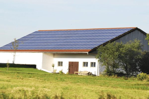 découvrez les meilleurs emplacements pour des hangars photovoltaïques, optimisez votre production d'énergie solaire et maximisez votre rendement avec notre guide complet.