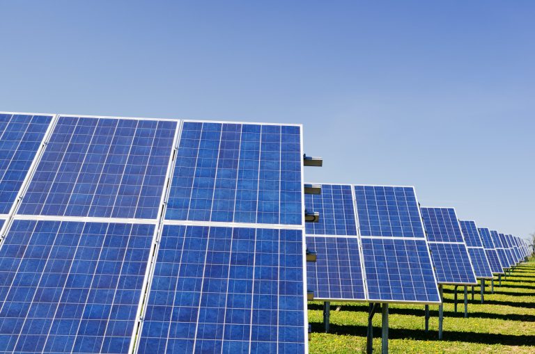 découvrez les avantages de l'énergie solaire, une solution durable et écologique pour réduire votre empreinte carbone et optimiser vos factures d'électricité. adoptez l'innovation énergétique et contribuez à un avenir plus vert.